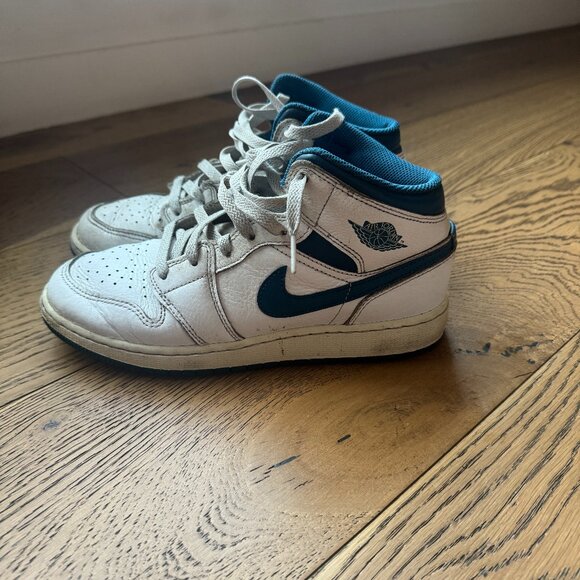 Air Jordan 1 Mid (White & Teal) size 6 Big Kids - Picture 2 of 8